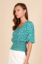 Load image into Gallery viewer, Minueto Teresa Top-Green-Fi&amp;Co Boutique
