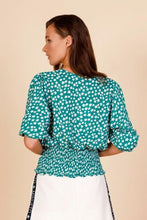 Load image into Gallery viewer, Minueto Teresa Top-Green-Fi&amp;Co Boutique
